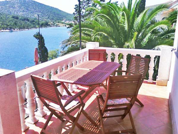 Apartments Carmen Винишче Экстерьер фото